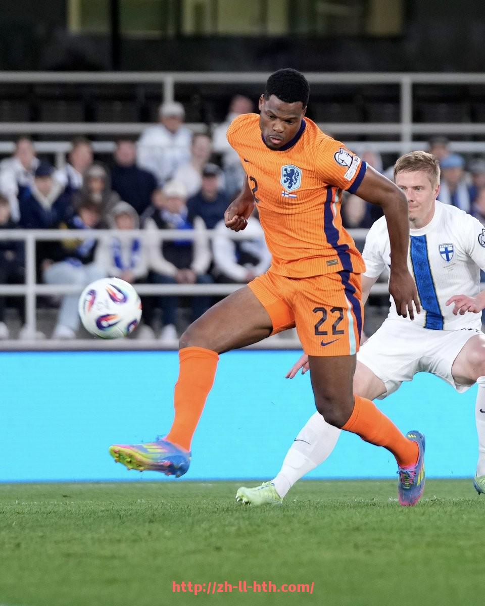 华体会hth-世俱杯比赛主裁判与边裁协调指令规则草案及应用说明